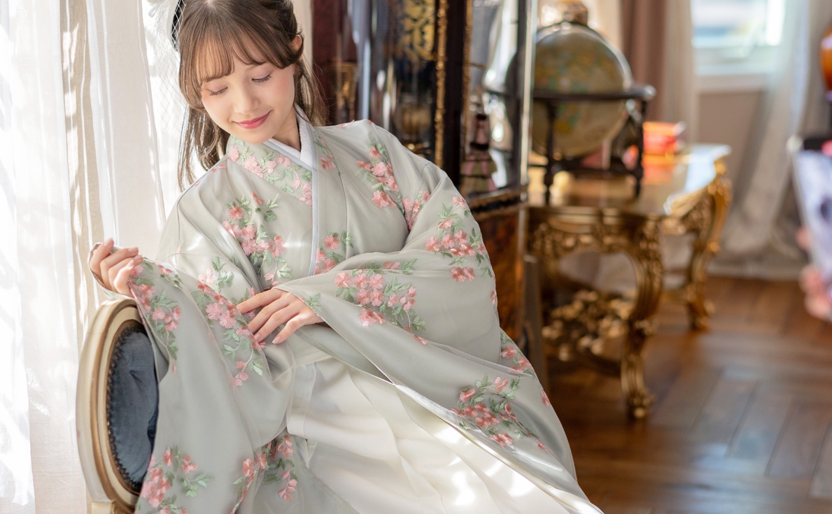 キャサリンコテージ　華車ベージュ×濃茶袴160 、ヘアアクセ、補正タオルのセット 袴カタログ