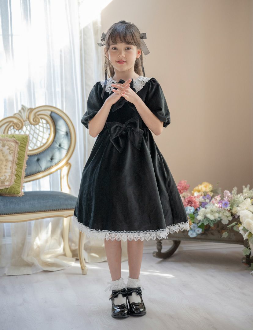 special vintage antique 民族衣裳　ベロア　kids？ メキシコ 民族衣装を着た子供 [31650850]の写真素材 - アフロ